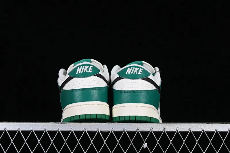 All Categories Nk SB Dunk Series Nk SB Dunk Low Low-top Sneakers Nk SB Dunk Low "Lottery" Heineken Color SB Smashed Backboard Fashion Casual Sneakers DR9654-100